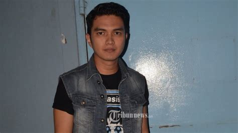 Dewi perssik menilai sikap aldi taher sudah berubah tak seperti dulu lagi. Hampir 2 Tahun Cerai dari Istrinya, Aldi Taher Ternyata ...