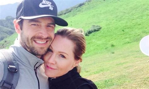 She Said Yes Jennie Garth Is Engaged To Actor Dave Abrams