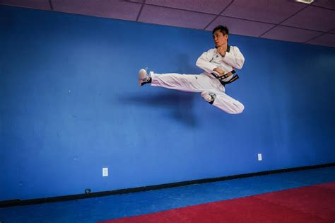 Jumping Side Kick Rtaekwondo