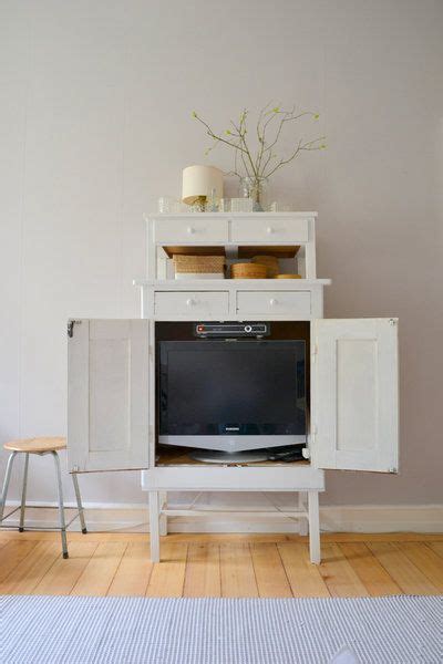 Um kabel zu verstecken, gibt es viele möglichkeiten und produkte. Fernsehschrank geöffnet | Fernseher verstecken ...