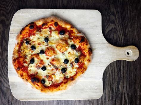 Pizza Napoletana Fatta In Casa Neapolitanische Hauspizza