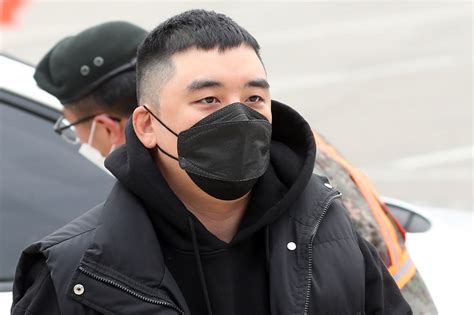scandal ridden k pop star seungri enlists in army entertainment the jakarta post
