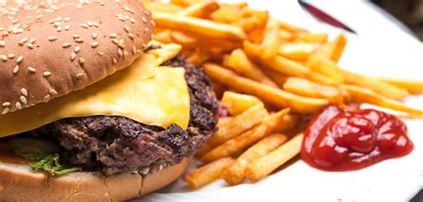 Junk foods are food that's high in fat, salt, and/or sugar and low in nutritional content. Junk Food: i cibi grassi minacciano l'olfatto - Green.it