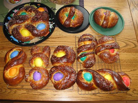 This easter breads recipe produces a billowy soft, beautifully golden and lightly sweet bun with a perfectly cooked egg. Spoonsfull Of Love: Italian Easter Bread