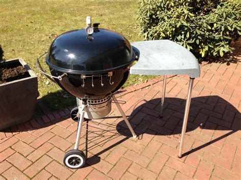 Mit diesem weber kugelgrill erzielen sie gute grill ergebnisse, ob sie direkt oder indirekt grillen möchten. Tisch für weber grill - Kleinster mobiler Gasgrill.