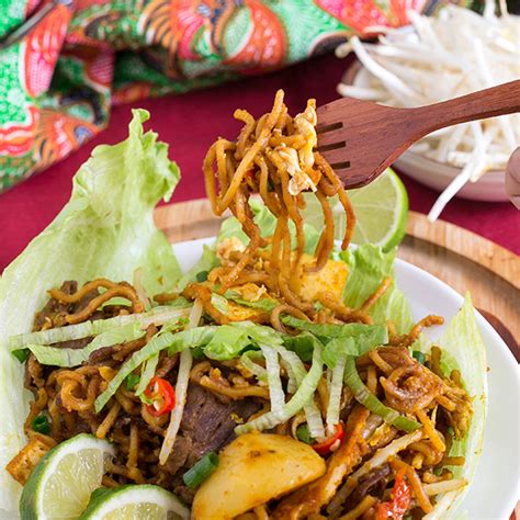 Sweet And Spicy Beef Mee Goreng Indian Style Fried Noodles Slap Yo