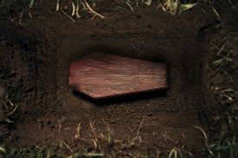 dead woman gives birth in coffin buried alive bury coffin