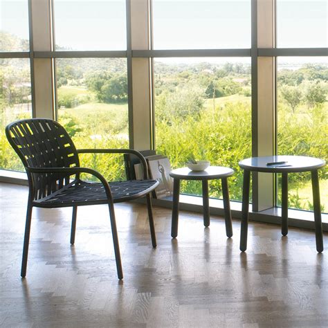 Table tops include varied styles, colors, finishes, shapes, and sizes. Round Low Side Table - Couture Outdoor
