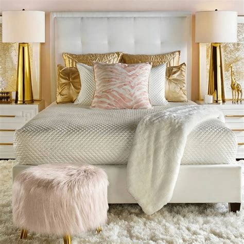 Just keep scrolling to find more rose gold bedroom ideas. Glamorous Bedroom with Pink and Gold Details | Gold ...