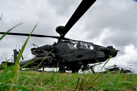 Powerful Images Of The Ah 64 Apache Attack Helicopter Military Machine