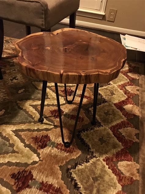 These diy tables range from dining tables, coffee tables, side tables, and more. My first stool. Thoughts? http://ift.tt/2Fkznz4 | Resina epóxi