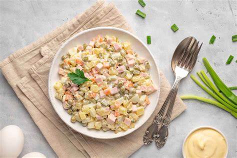 Салат оливье диеты Оливье – пять рецептов на любой вкус - Новости Вкусно Оливье – пять рецептов на любой вкус - Новости Вкусно Салат оливье диеты