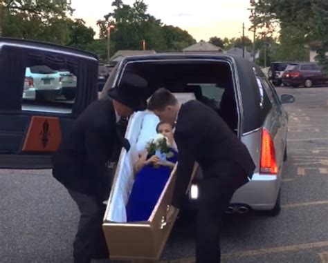 New Jersey Teenage Girl Shows Up For Prom In Coffin Daily Mail Online