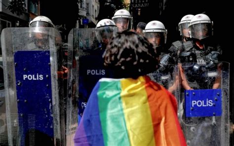 Turkish Police Crackdown On Lgbtq S Pride Parade In Istanbul