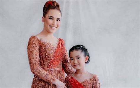 Potret Cantik Ayu Ting Ting Dan Bilqis Rayakan Hari Kartini Okezone
