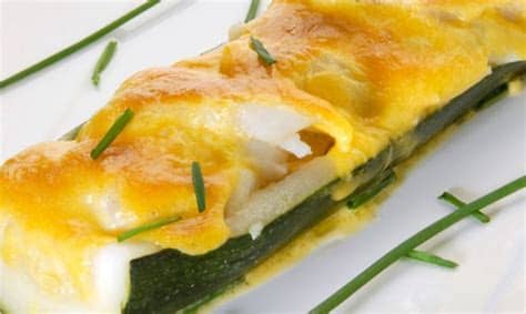 Recetas fáciles para cocinar rico y variado con poco dinero. Receta de Calabacín relleno de bacalao con holandesa ...
