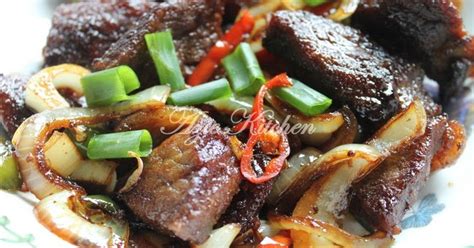 Cook with high heat and stir the ingredients in the pan regularly after that add cornstarch mixture and onions. Resepi Daging Masak Kunyit Simple - Pijatan w