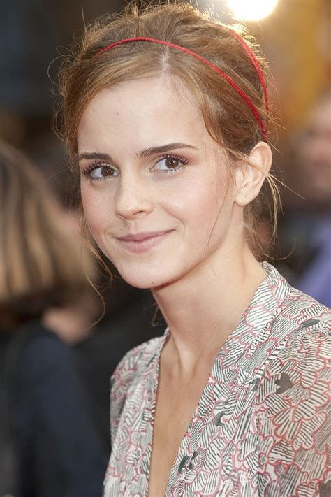 Emma Watsons Best Hairstyles Emma Watson Haircuts And Hair Color