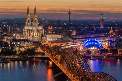 Der Kölner Dom nach Sonnenuntergang Foto & Bild | sonnenuntergang, kirche, nacht Bilder auf ...