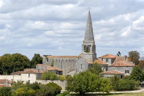 Le Chemin De La Fontaine Boisn La Tude