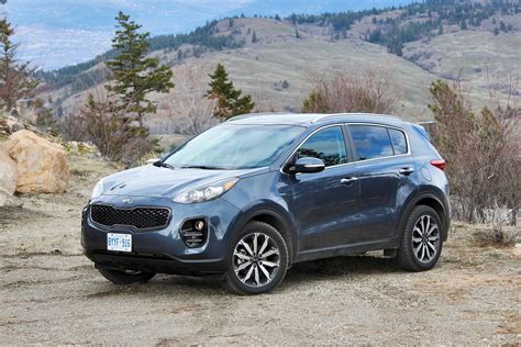 It is available in 5 colors, 2 variants, 2 engine, and 1 transmissions option: 2017 Kia Sportage EX - Autos.ca