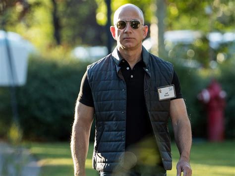 Bezos verfügt über ein beachtliches vermögen und ist mehrfacher multimilliardär. Amazon CEO Jeff Bezos regains the title of world's richest ...