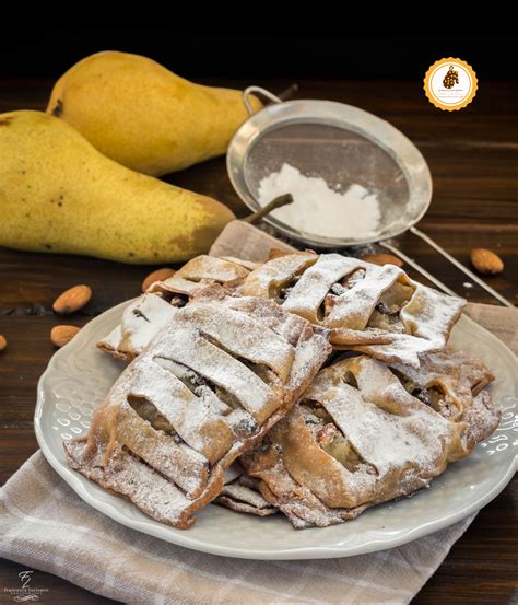 Restiamo sempre in tema strudel, uno dei miei dolci preferiti in assoluto, anche perchè mi viene sempre! MINI STRUDEL DI PERE CON MANDORLE E CIOCCOLATO golosi
