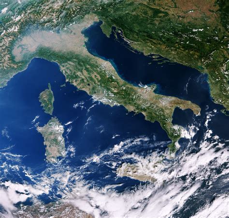 L Italia Dallo Spazio Come Non L Avete Mai Vista Grazie Al Satellite Sentinel A FOTO