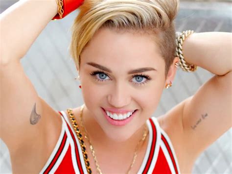 miley cyrus hq wallpapers miley cyrus wallpapers 17371 oneindia wallpapers