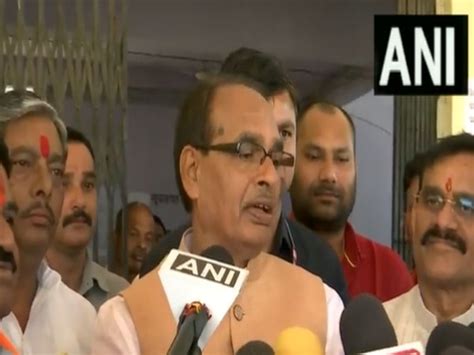 Mp Cm Shivraj Chouhan Claims Congress Digvijay Singh Manipulating Kamal Nath Politics