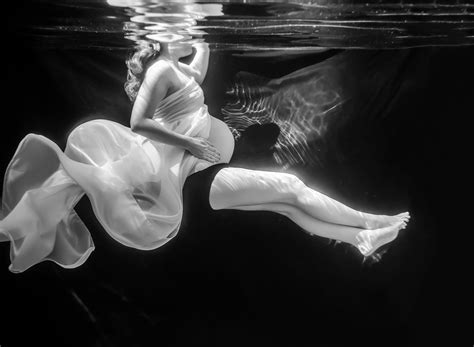 Dreamy Orlando Underwater Maternity Session — Erika Reiner Photography