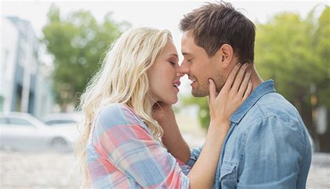 15 Sexy Ways To Tongue Kiss And Arouse Your Date In Seconds LBibinders