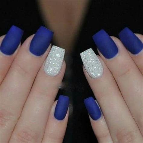Ver más ideas sobre manicura de uñas, uñas color azul, uñas de gel bonitas. bonitas uñas acrilicas azul marino con plata | uñas bonitas