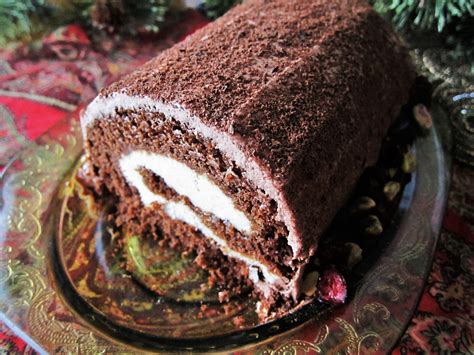 This yule log cake mold can be used several times. Vegan Yule Log Cake with Chestnut Cream Filling | Fragrant ...
