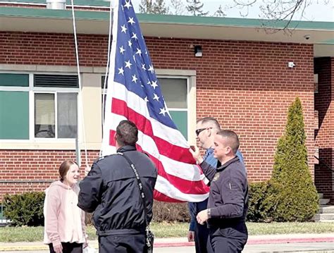 Raising The American Flag News Sports Jobs The Intermountain