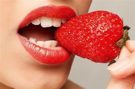 Premium Photo Sexy Woman Eating Strawberry Sensual Lips