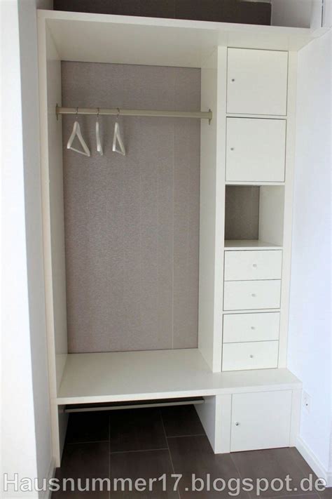 Für diese garderobenbank brauchen sie nur wenige weitere materialien. Ikea Hack So Wird Aus Kallax Regalen Ein Bett Buchie von ...