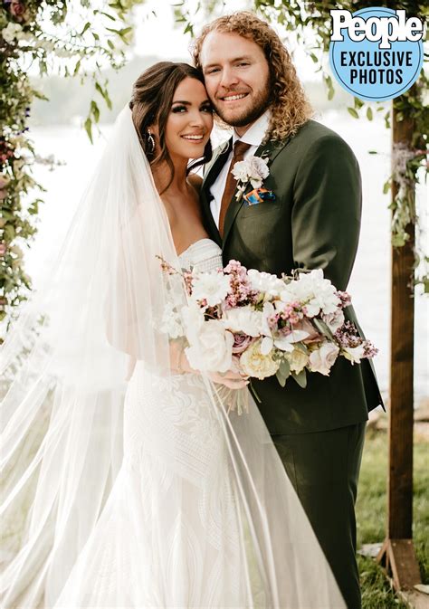 Hannah Ellis Marries Nick Wayne At Reba Mcentires Former Home — All