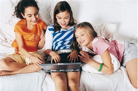Positive Experiences For Tween Girls Its On Social Networks War For Tweens
