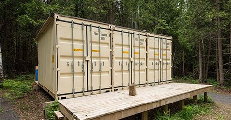 20′ cabins and tiny homes are great for someone looking to upgrade from the the minimalist. They Transformed These Old Shipping Containers Into An ...