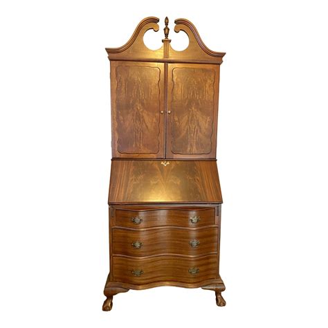 They are attractive, they have an air of vintage appeal, and and adding a hutch to a secretary desk takes the efficiency to a new level. Antique Mahogany Secretary Desk and Hutch | Chairish