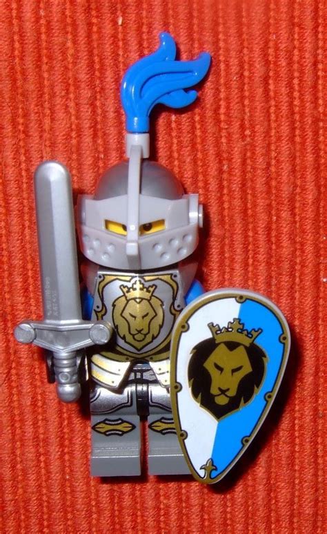 Lego Castle Blue Lion Kings Knight Minifigure Warmor Shield Sword