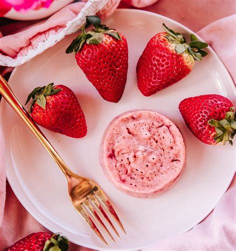 Find healthy, delicious strawberry dessert recipes including strawberry shortcake. Low-Calorie Strawberry Mini Cake | Recipe | Low calorie desserts, Unique recipes, Low calorie cake