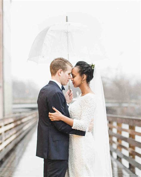 34 Snowy Wedding Photos That Will Make You Want To Get
