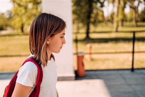 Girl Going To The School Photo Premium Download
