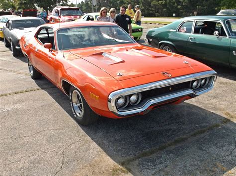 Car Show Classics Fun At The Local Cruisetwo 70s Muscle Cars And An