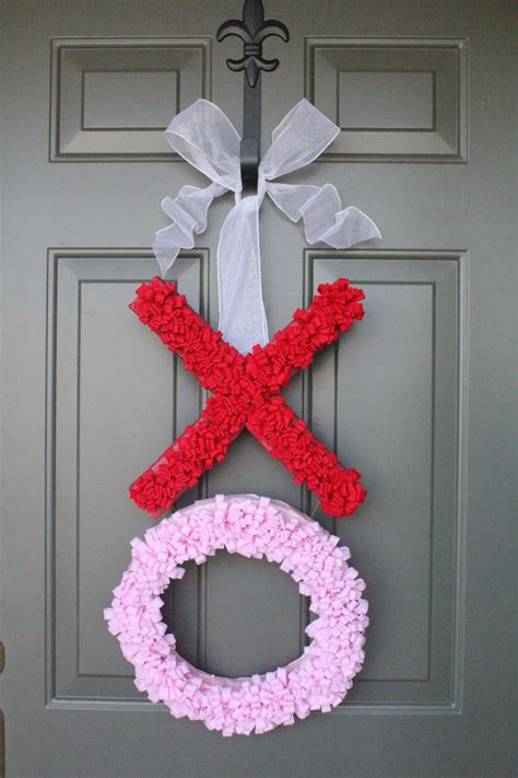 Valentine Wreath Made With Lots Of Felt Flowers Mommy Crafts