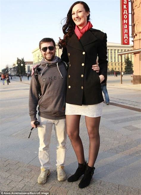 Tall People Live Interesting Lives 23 Pics