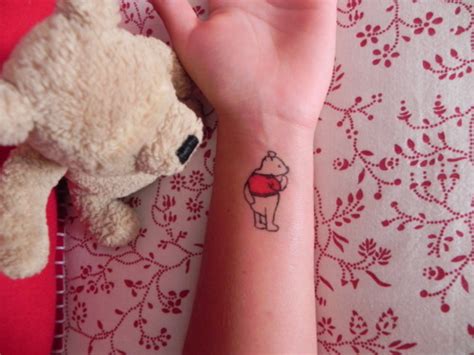 Traditional henna is drawn in delicate patterns on the hands and feet, but modern henna is applied in all sorts of designs anywhere on the body. Activities for Children and Teens: DIY Temporary Tattoos