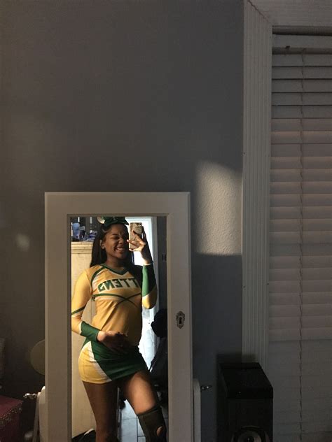 Pin By Tyra On Cheer Picture Black Cheerleaders Cheer Outfits Cheerleading Pictures